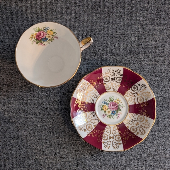 Royal Standard Cup & Saucer Set, Red/White Panel with Floral Design, #3220 - Picture 3 of 8